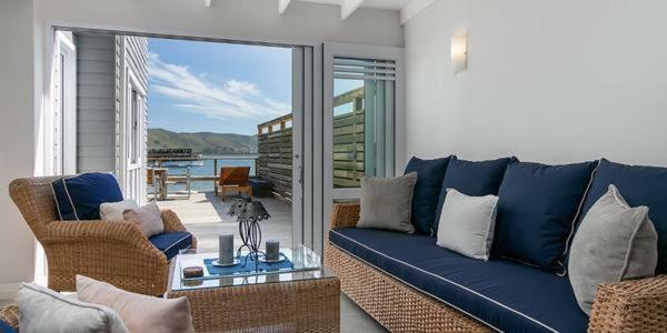 On The Water - Thesen Apartment Knysna Bagian luar foto