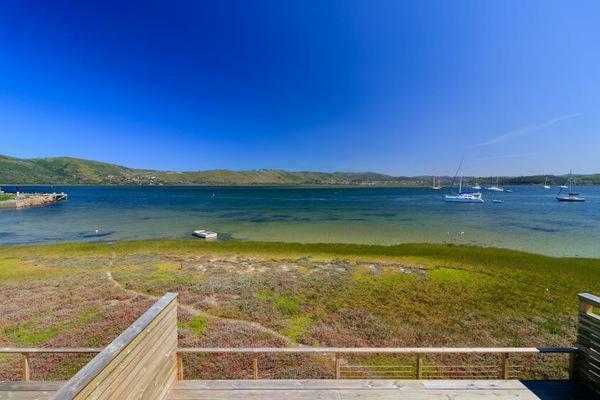 On The Water - Thesen Apartment Knysna Bagian luar foto