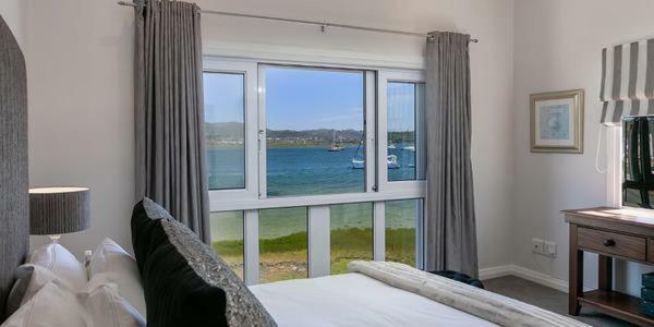 On The Water - Thesen Apartment Knysna Bagian luar foto