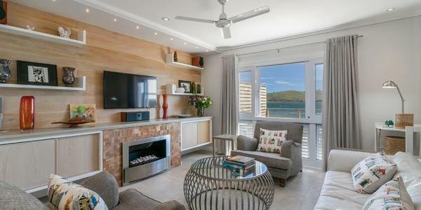 On The Water - Thesen Apartment Knysna Bagian luar foto